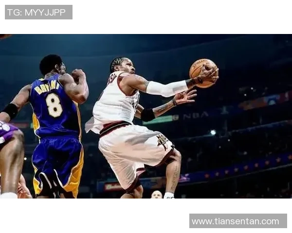 艾弗森领衔3vs3篮球赛场展现传奇风采与无与伦比的技巧魅力