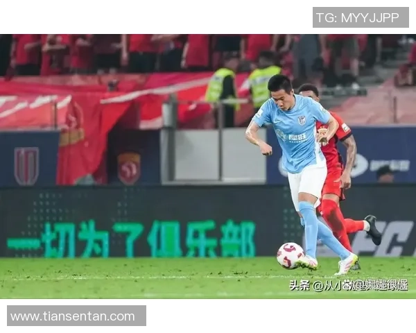 争冠战!大连英博竭尽全力,上海海港阵型不整! 争冠战!大连英博竭尽全力,上海海港阵型不整!